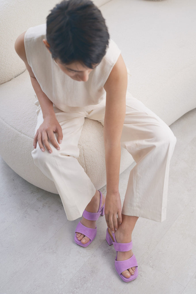 Leather heeled sandal ANNABEL-02 in Bonganville with stitching and buckle
