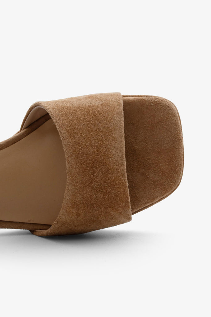 Leather heeled sandal ANNABEL-02 in Cuoio with stitching and buckle
