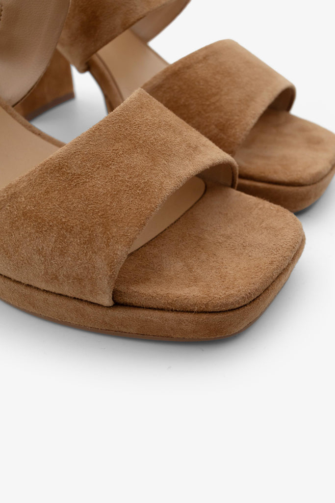 Leather heeled sandal ANNABEL-02 in Cuoio with stitching and buckle