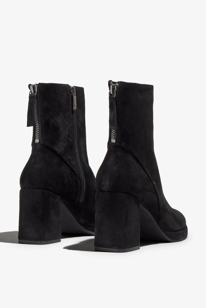 black suede leather ankle bootie, 65 mm, zipper, accentuated stitching, plateau, block heel, rubber sole.
