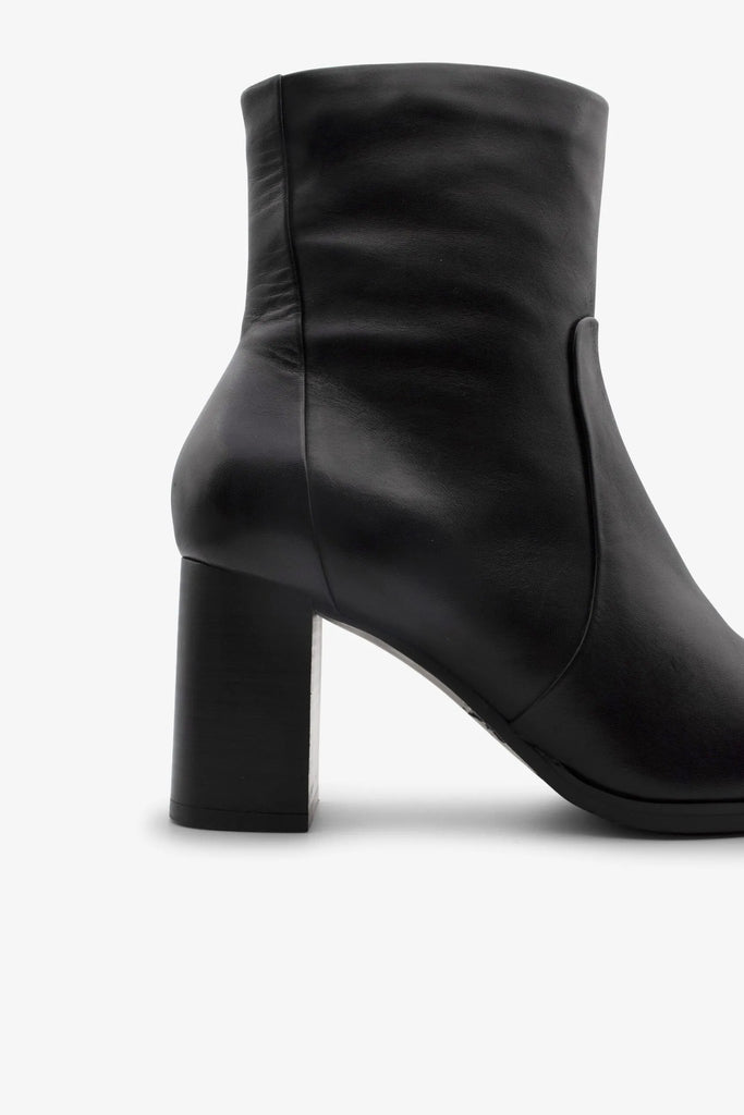 MELISSA-04 Black
