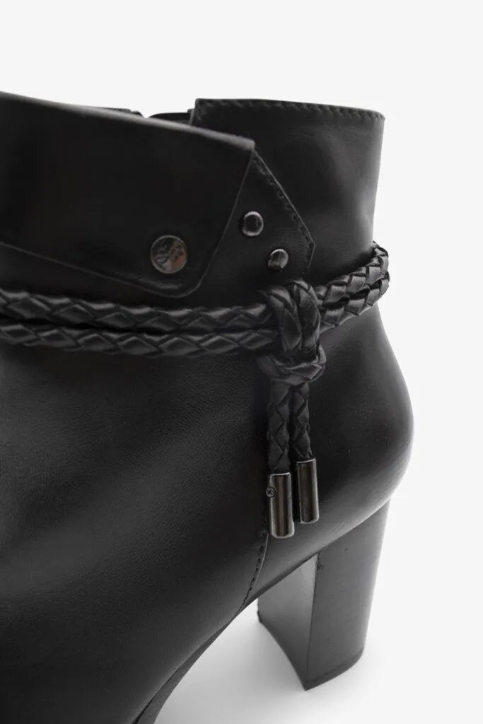 DAVINA-01 Black