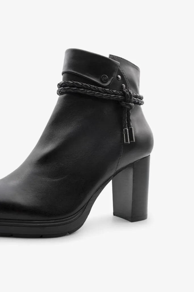 DAVINA-01 Black