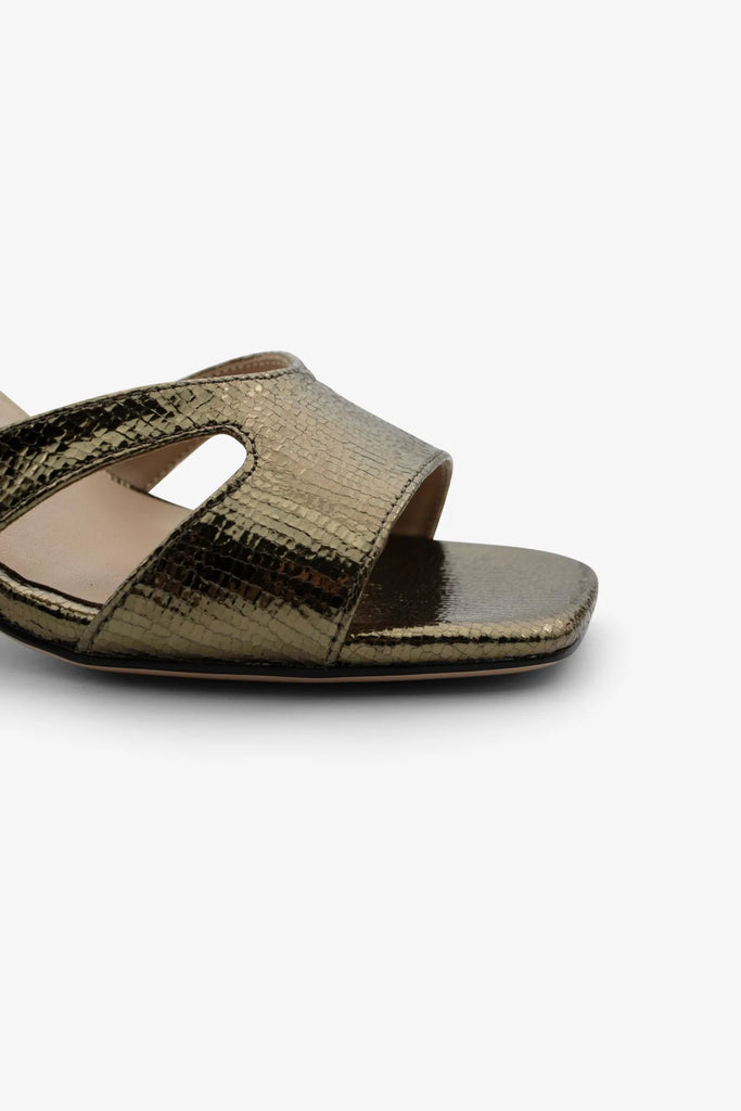 MONICA-02 sandal in olive leather with refined silhouette