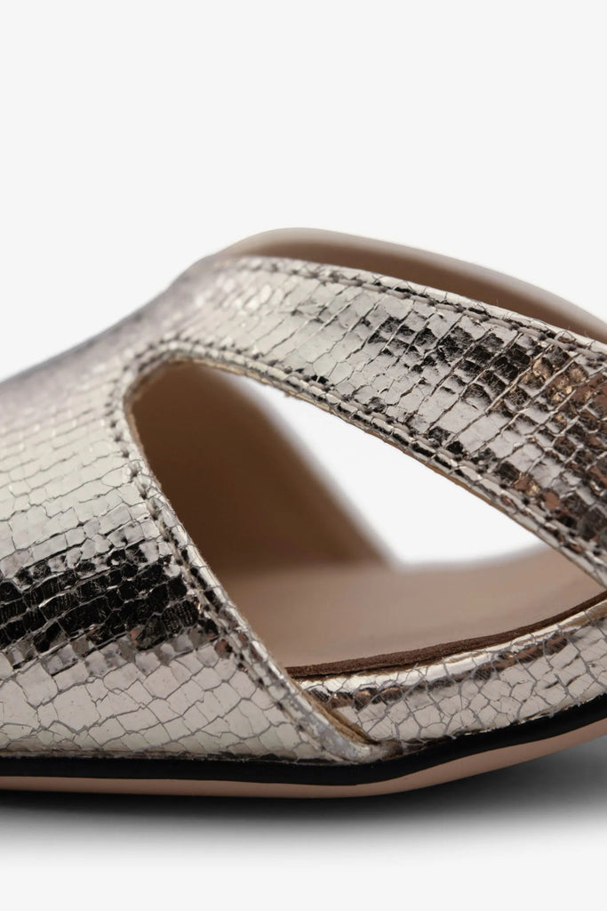 MONICA-02 sandal in platino leather with refined silhouette