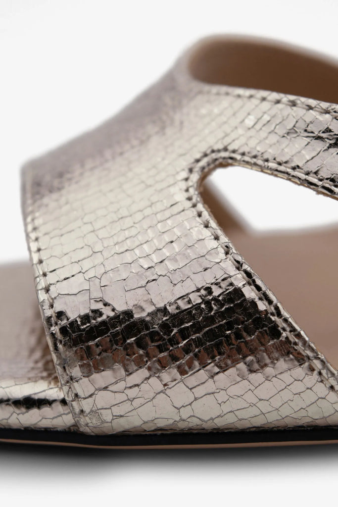 MONICA-02 sandal in platino leather with refined silhouette
