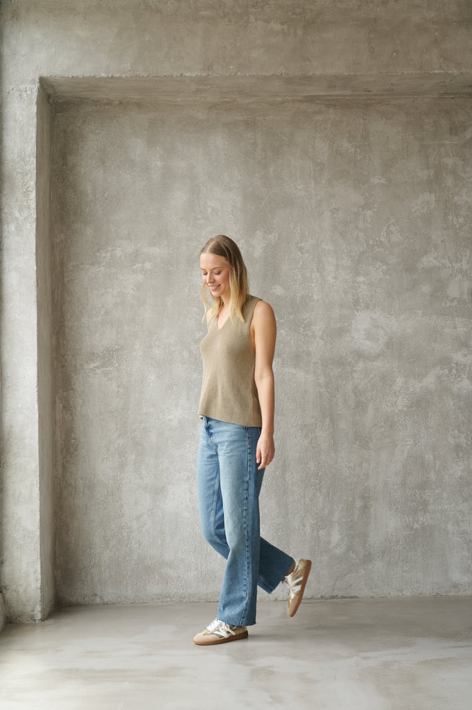 Grisel-02 gold platino leather sneakers by Regarde Le Ciel with white side panel, beige suede toe, white heel tab, and gum sole.