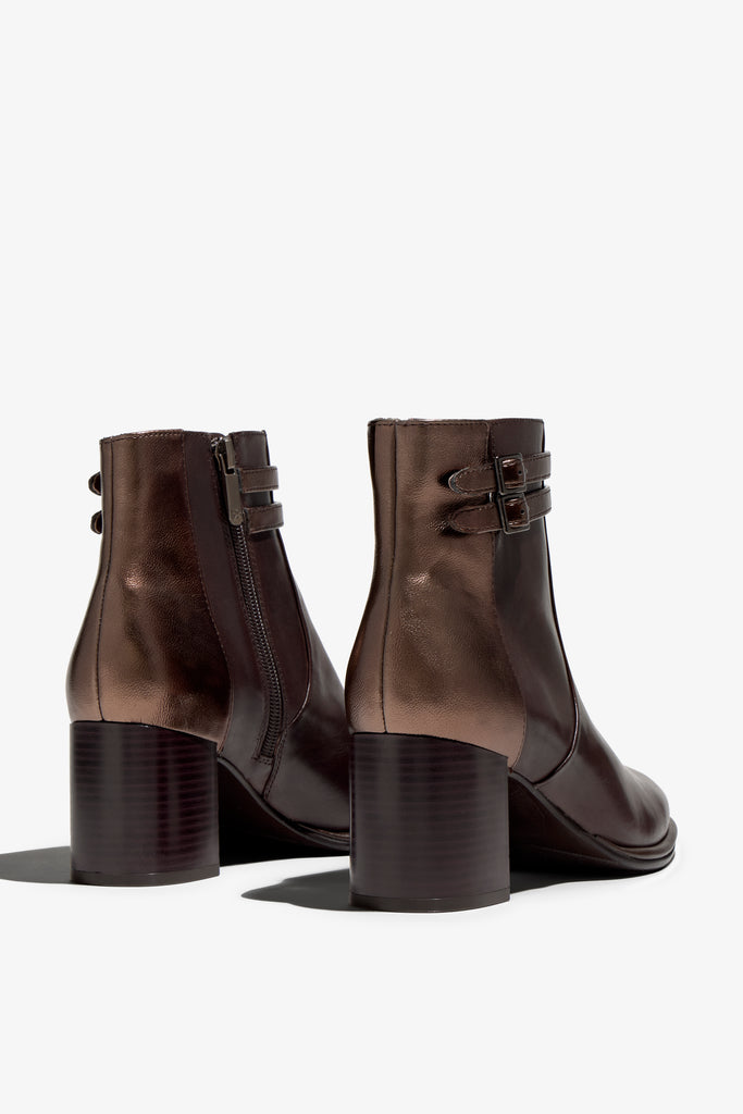 castagno dark brown and metallic brown leather ankle boot, 65 mm heel, zipper, accentuated stitching, rubber sole, plateau and buckle straps.