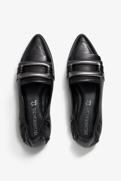 Black metallic leather ballerina with 14 mm block heel, sacchetto construction and rubber sole.