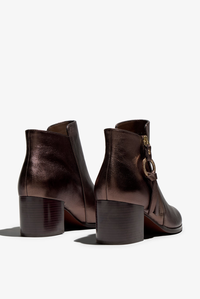 ebano metallic leather ankle bootie, 60 mm, zipper, metal accessories, accentuated stitching, block heel, rubber sole.