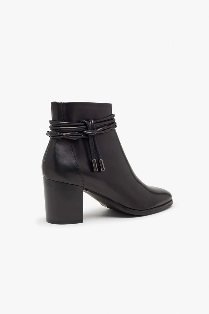 JOAN-02 Black