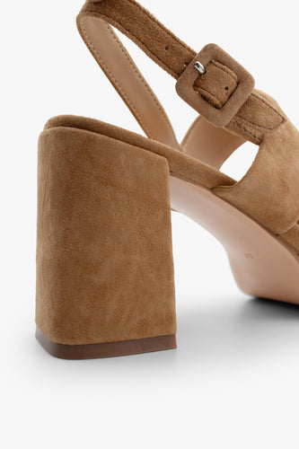 Color brown