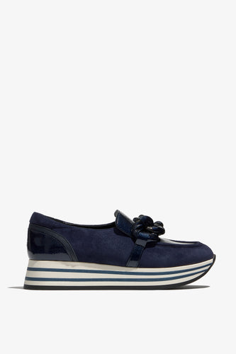 Color navy
