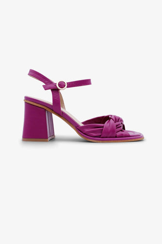 Color magenta