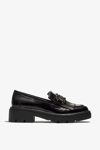 Color black