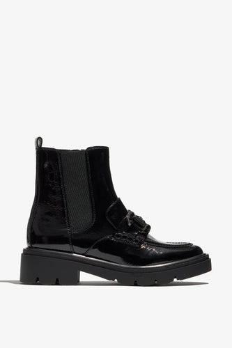Color black