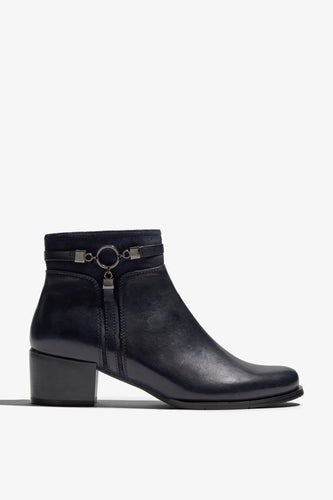 Color navy