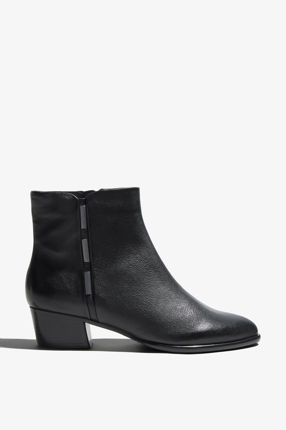 Lori-02 Black