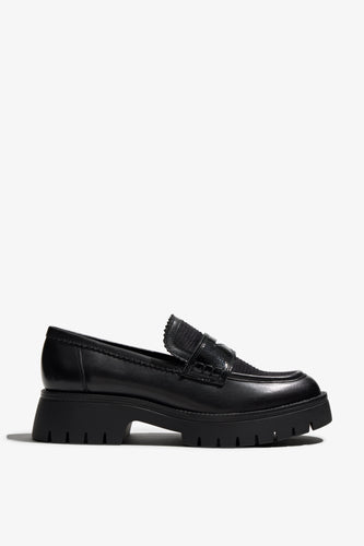 Color black