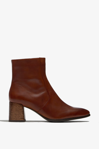 Color brown