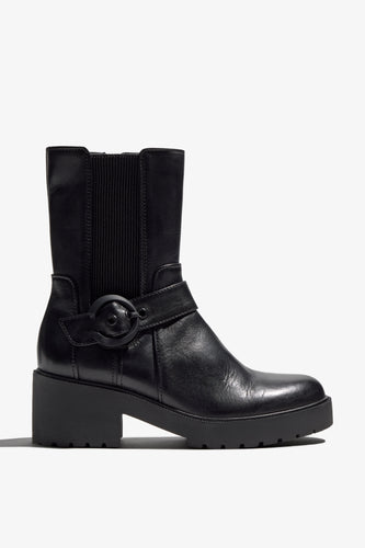 Color black