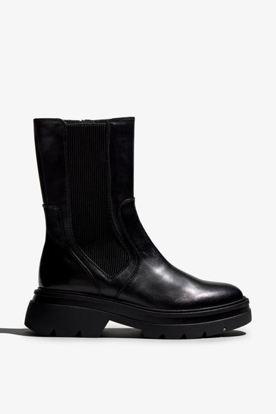 black delice biker boot with 60 mm platform, zipper, textile lining, IP mould sole, and accentuated stitching.