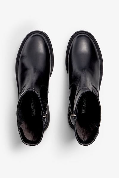 black delice biker boot with 60 mm platform, zipper, textile lining, IP mould sole, and accentuated stitching.