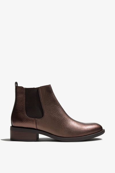Dark brown metallic leather chelsea bootie with 30 mm block heel, elastic side panel and zipper, rubber sole.