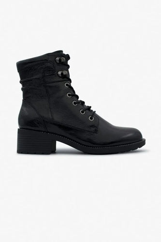 Color black
